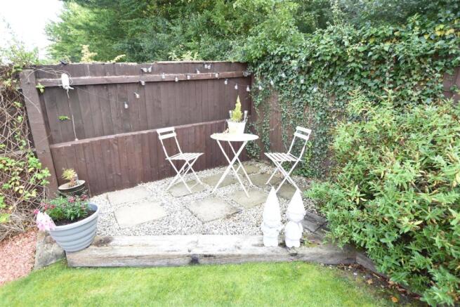 REAR SEATING AREA