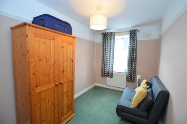 24 Bryanston Avenue bed3.JPG