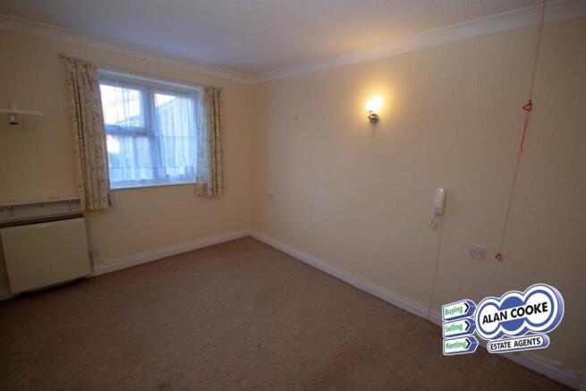 DOUBLE BEDROOM