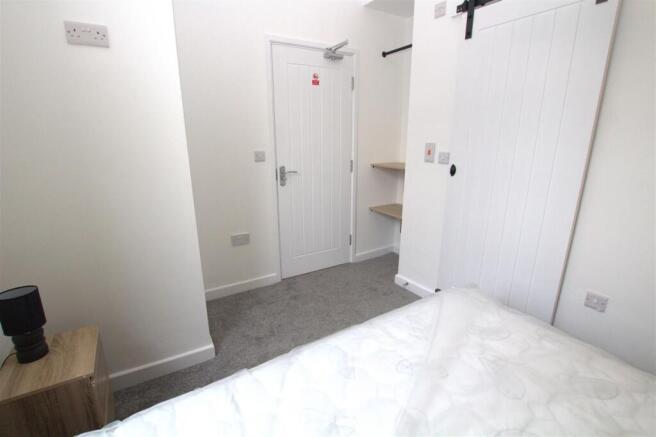 4 bed Terraced to rent Image 11