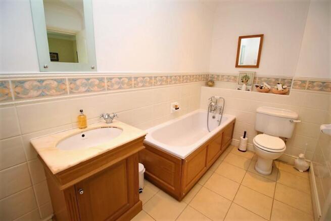 Ensuite to bedroom 2.