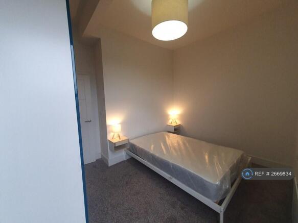 2 bed Flat to rent Image 9