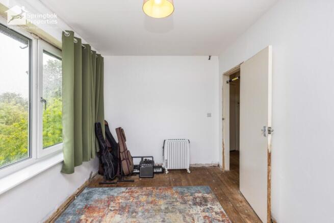 4 bed Link Detached House for sale Image 8