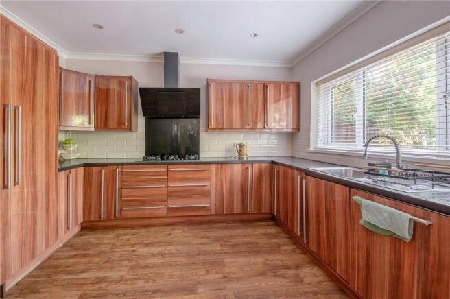 6 bed Detached for sale Image 4