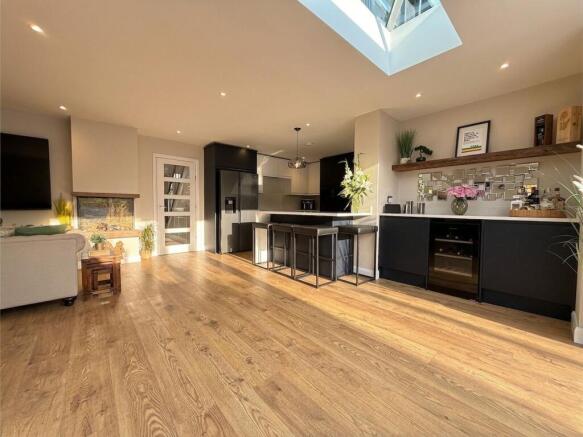 4 bed Semi-Detached Bungalow for sale Image 5