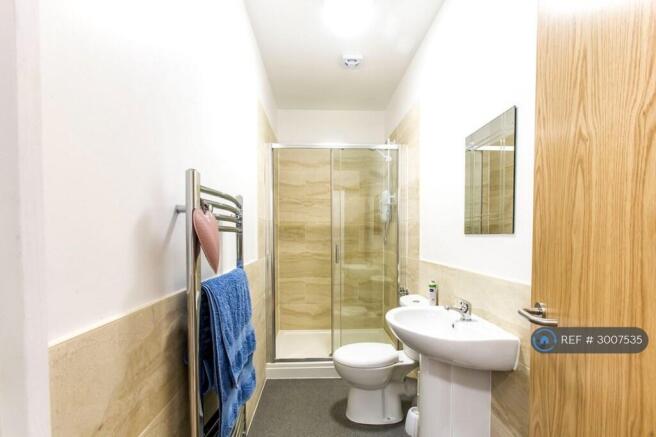 3 bed Flat to rent Image 5