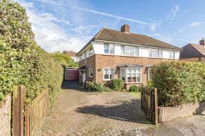 56, Heath Rise, Hayes, Bromley BR2 7PD