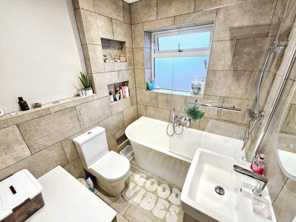 3 bed Semi-Detached for sale Image 10
