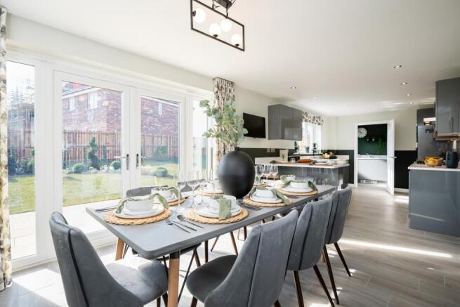 5 bed Detached for sale Image 7