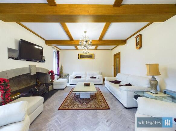 6 bed Detached for sale Image 10