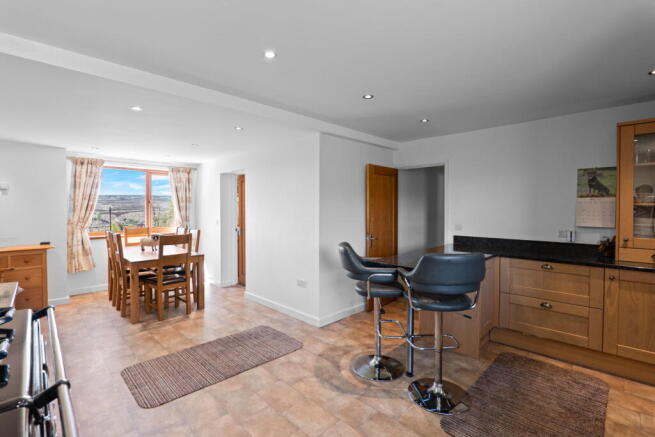 4 bed Detached for sale Image 11