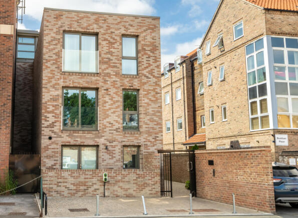 1 bed Ground Flat to rent Image 12