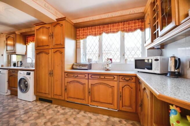 2 bed Detached Bungalow for sale Image 5