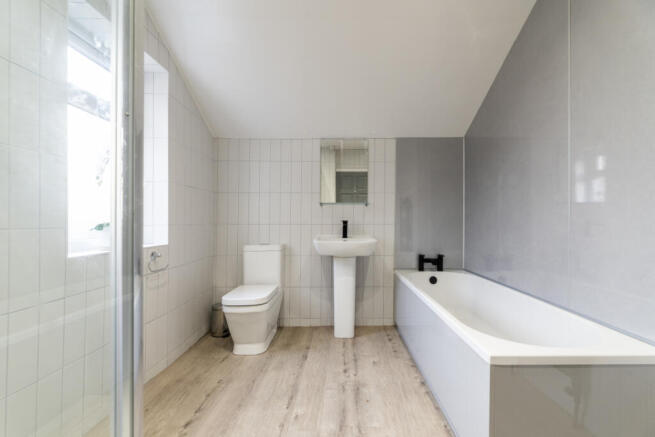 18SR - Bathroom