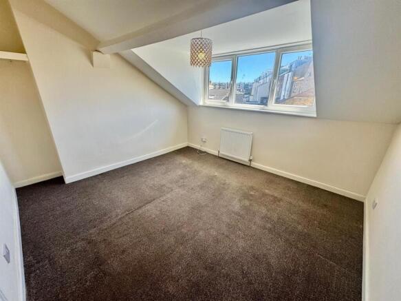 3 bed Terraced for sale Image 11