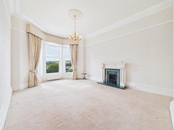 3 bed Apartment for sale Image 5