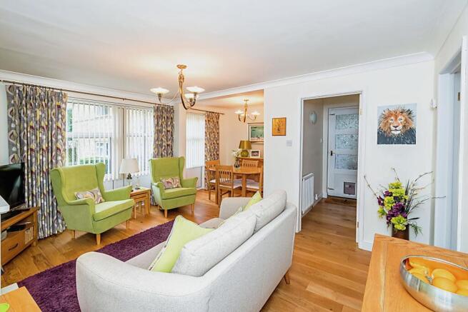Lounge/Dining Room