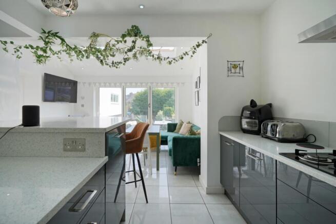 4 bed Semi-Detached for sale Image 9