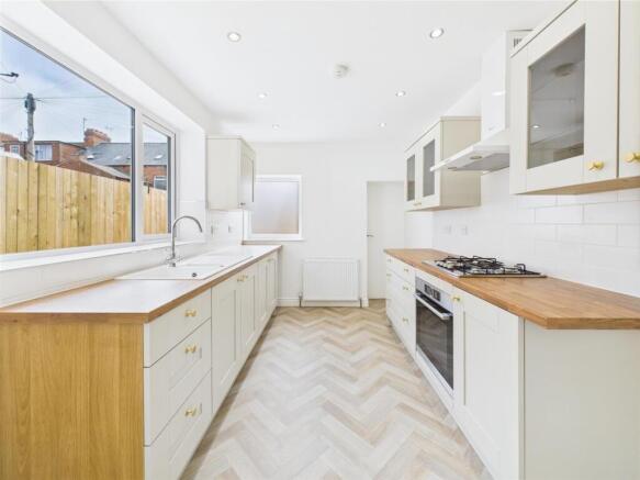 4 bed Terraced for sale Image 5