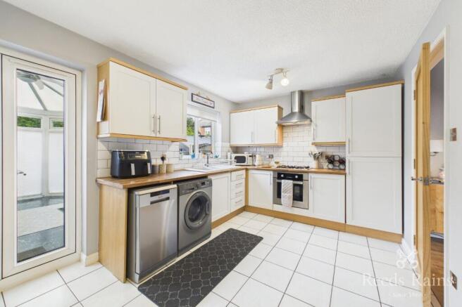 3 bed Semi-Detached for sale Image 8