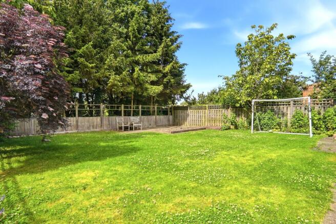 Garden with lawn