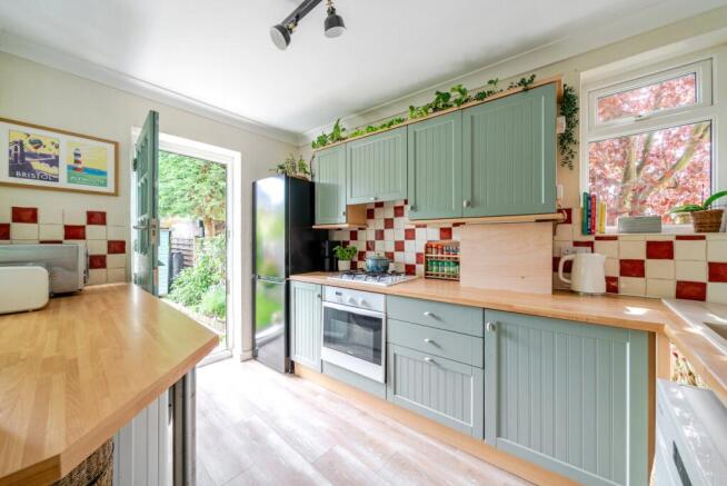 Wolsey Grove, Esher, KT10 photo 4