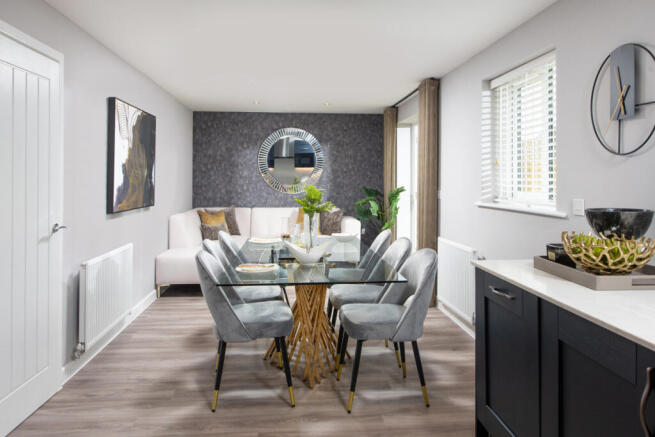 5 bed Detached for sale Image 4