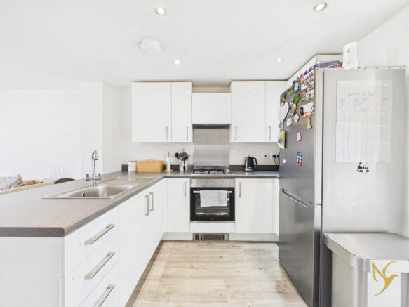 #WelcomeHome to 18 Snowdrop Drive, Droitwich, WR9 7TP photo 4