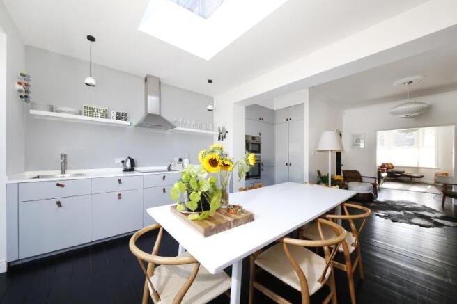 KITCHEN/DINING