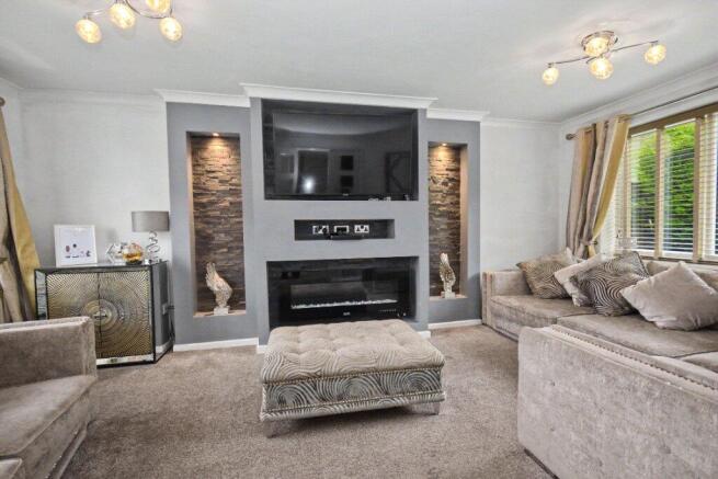 4 bed Detached for sale Image 3