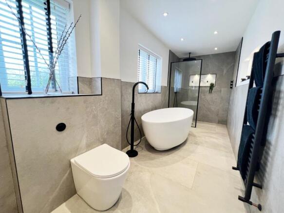 Bathroom first floor