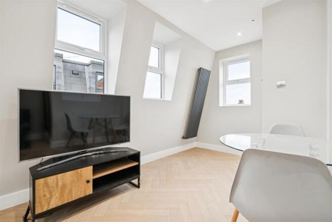 Flat 4 20 Hoyle Road reception 3.jpg