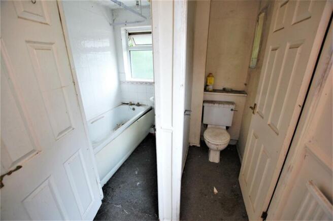 Bathroom & Separate wc
