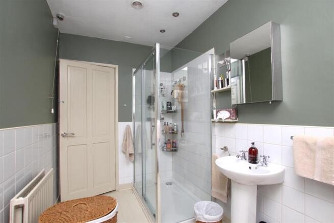Bathroom - b.JPG