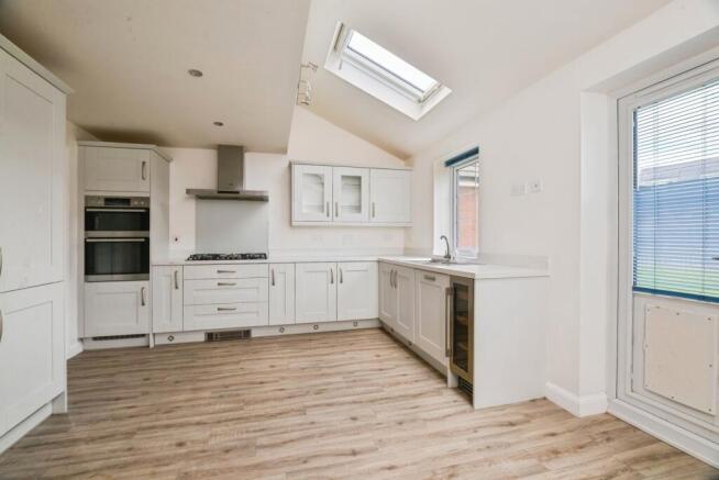 5 bed Detached for sale Image 5