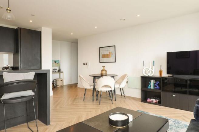 2 bed Flat for sale Image 5