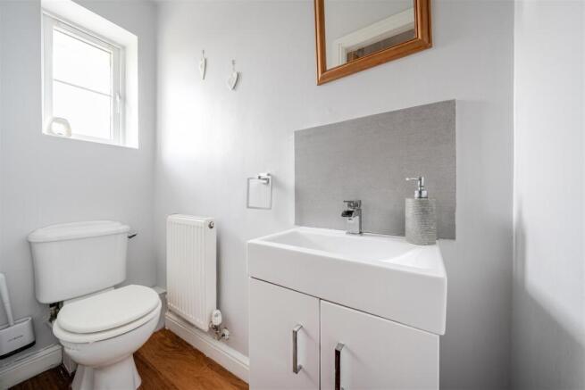 4 bed Detached for sale Image 11