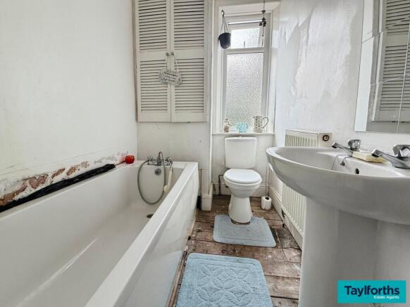 3 bed Terraced for sale Image 10