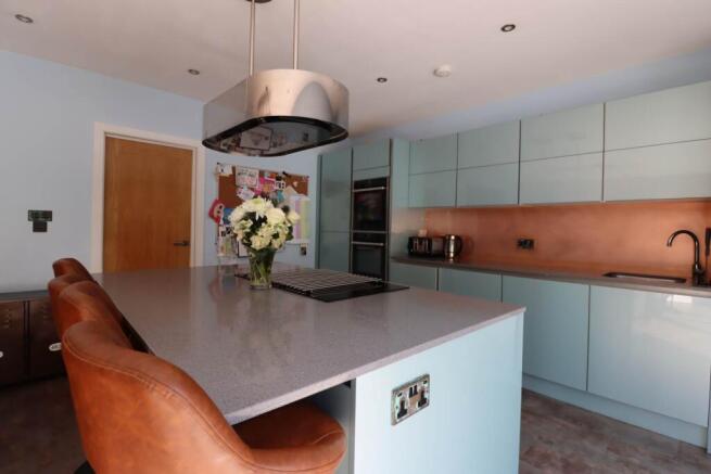 Woodyear Road, Bromborough photo 4