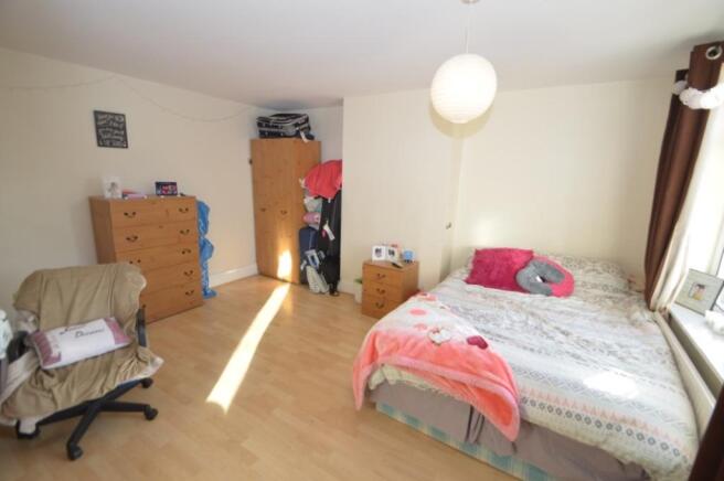 4 bed Terraced to rent Image 11