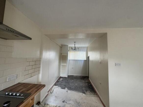 3 bed Terraced to rent Image 6