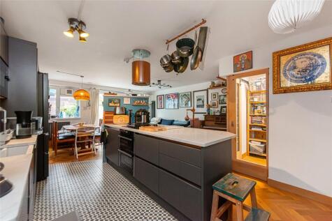 Lazar Walk, Finsbury Park, London, N7