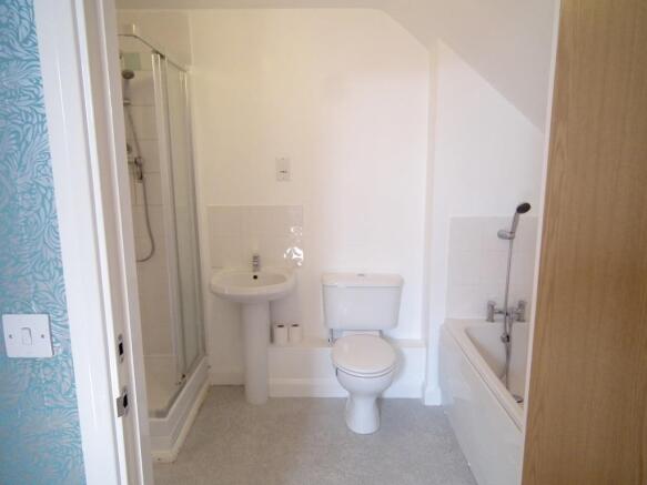 10.Bathroom.jpg
