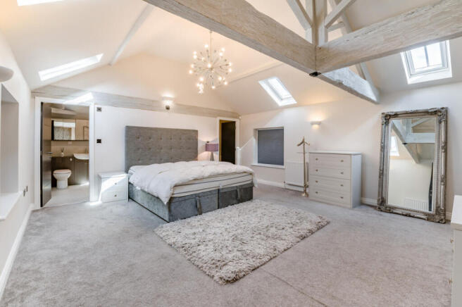 4 bed Semi-Detached for sale Image 12
