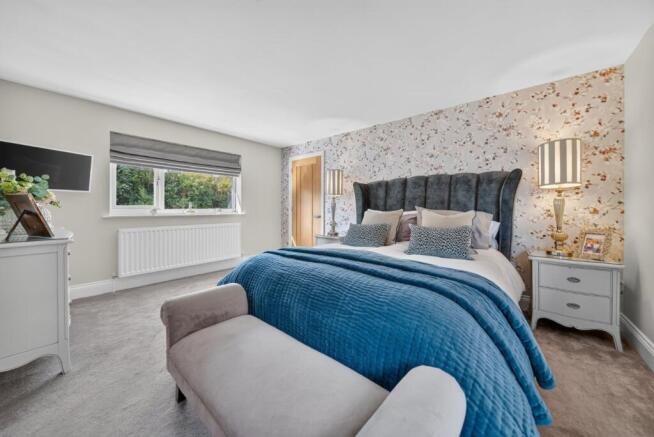 4 bed Detached for sale Image 8