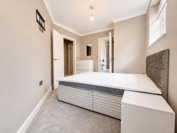 2 bed Apartment for sale Image 8