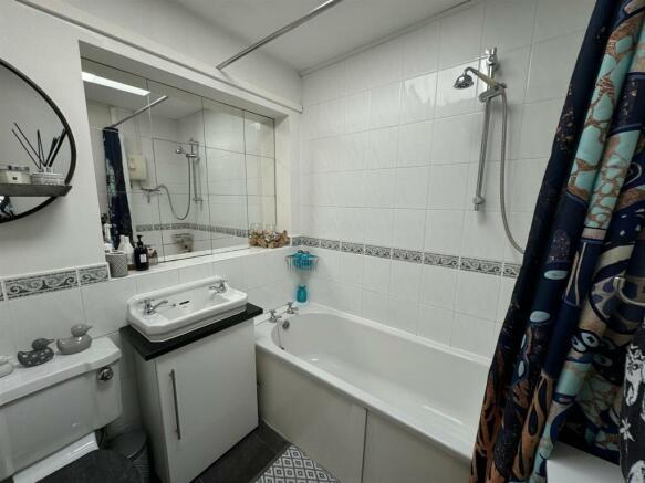 GROUND FLOOR BATHROOM