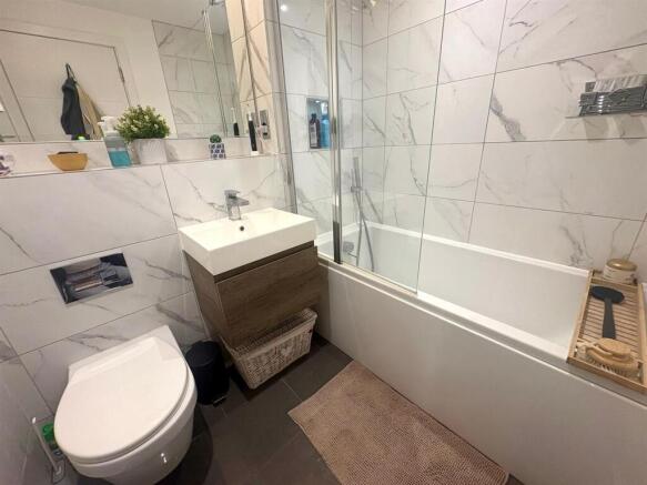 bathroom 1.jpeg