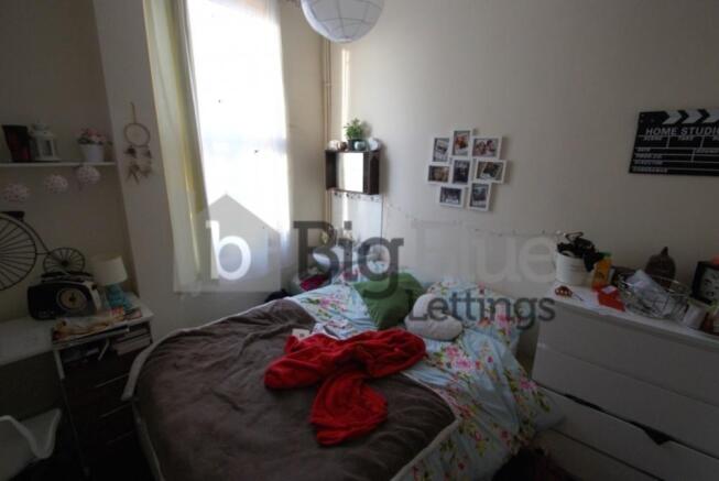8 bed Terraced to rent Image 6