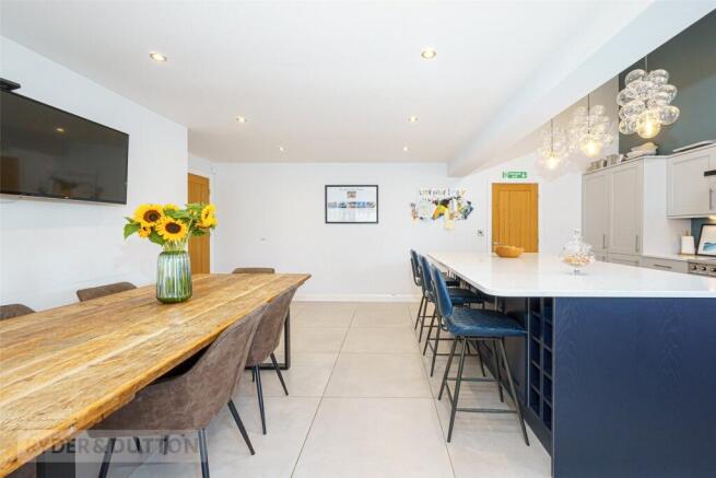 4 bed Detached for sale Image 7